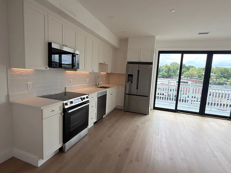 34 Orkney Rd #3D — Photo 1