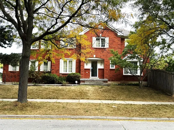 5577 Haddon Hall Rd, Mississauga, ON L5M 5G4