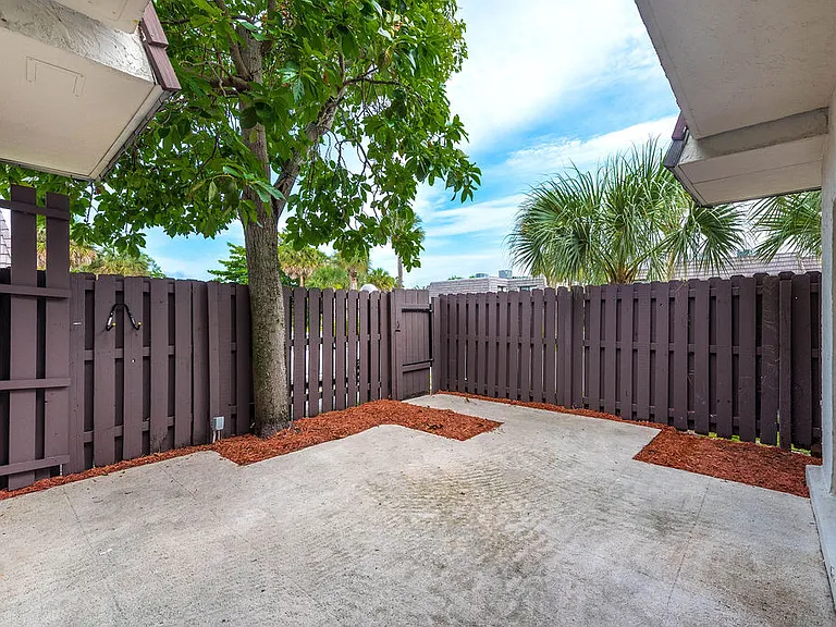 1761 N Congress Ave — Photo 32