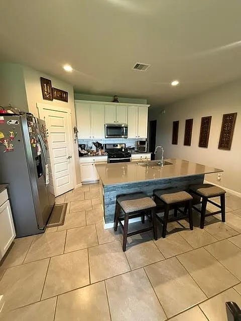 3 bed, 2.0 bath, 1738 sqft, $2,100 — Photo 4