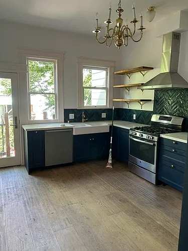 262 Lexington St Photo 1