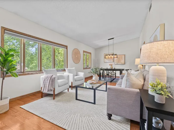 1306 Berry Ridge Rd, Eagan, MN 55123
