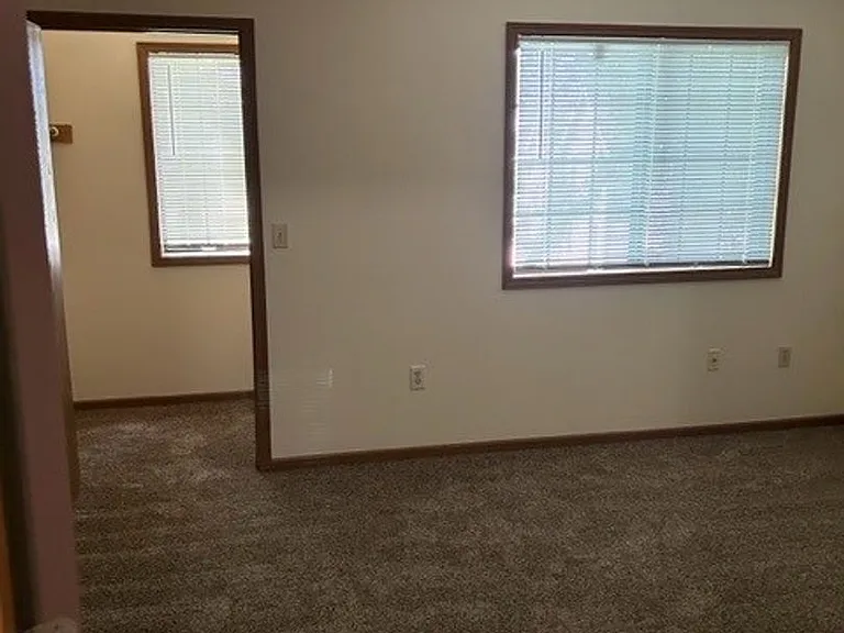 Lake Court Apartments — Photo 9