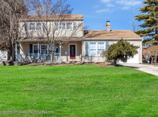 1 Holiday Rd, Manalapan, NJ 07726