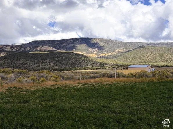 1735 S Highway 24 Hwy, Loa, UT 84747