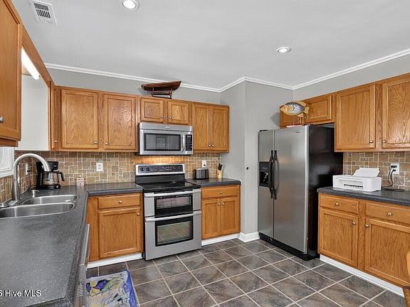 5th image of 231 Devonshire Drive