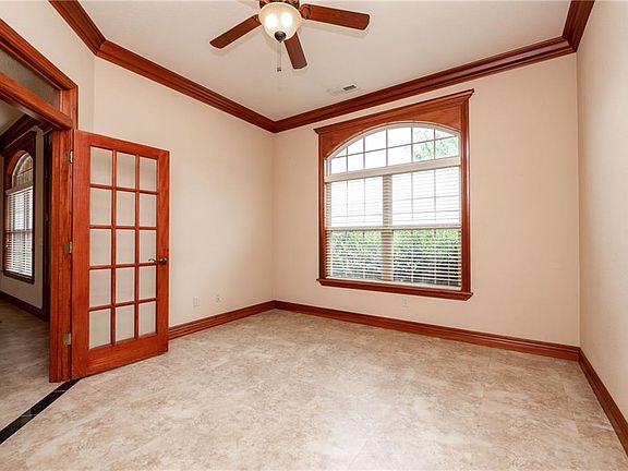 5th image of 3902 SW Banbury Dr