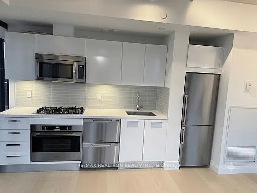 224 King St W #2901 — Photo 7