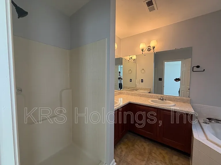 128 Majestic Dr N — Photo 8