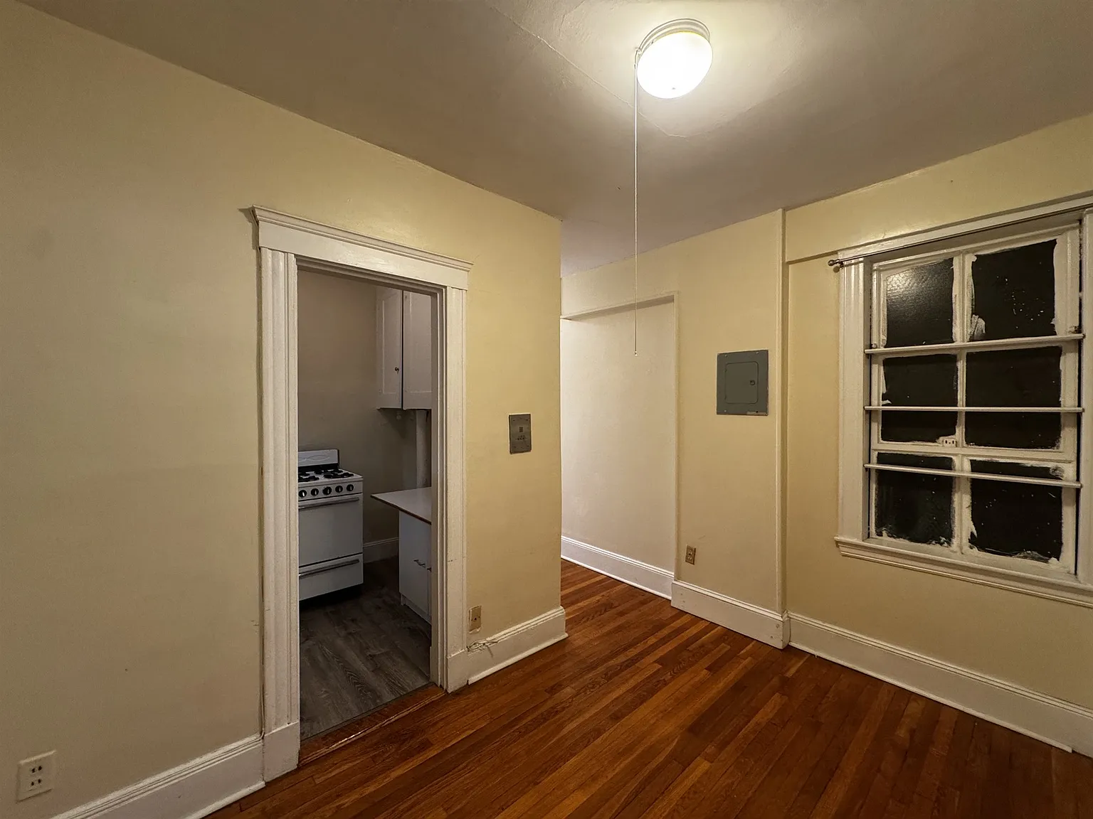 Studio, 420 sqft, $2,300 — Photo 4