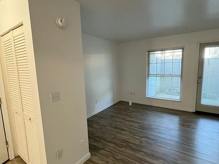 University Park Apartments near Cornell University — Photo 182