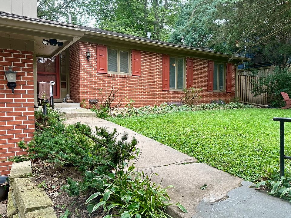 Beautiful front lawn & front of house!