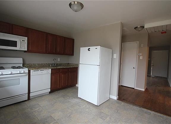3rd image of 908 S Taylor Ave