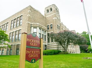 207 Packetts Gln, Fairport, NY 14450