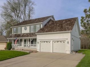 212 Chippewa Ln, Lake Winnebago, MO 64034