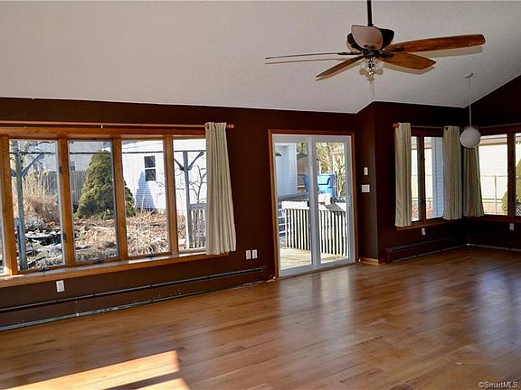 4th image of 52 Crestwood Dr