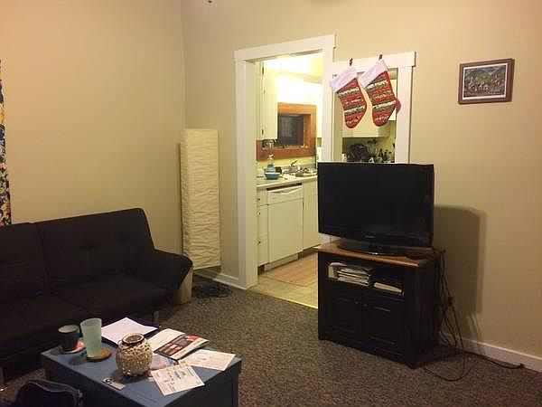 Living room area with sky lights