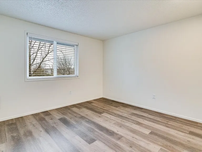 Barclay Square Where Convenience Meets Community Up to 1-Month Free! — Photo 46