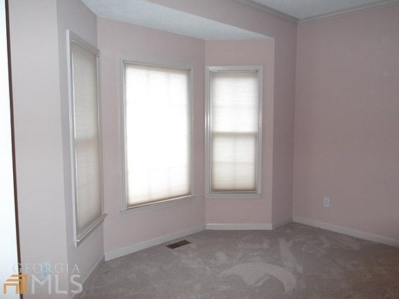 5th image of 360 Longwood Pl