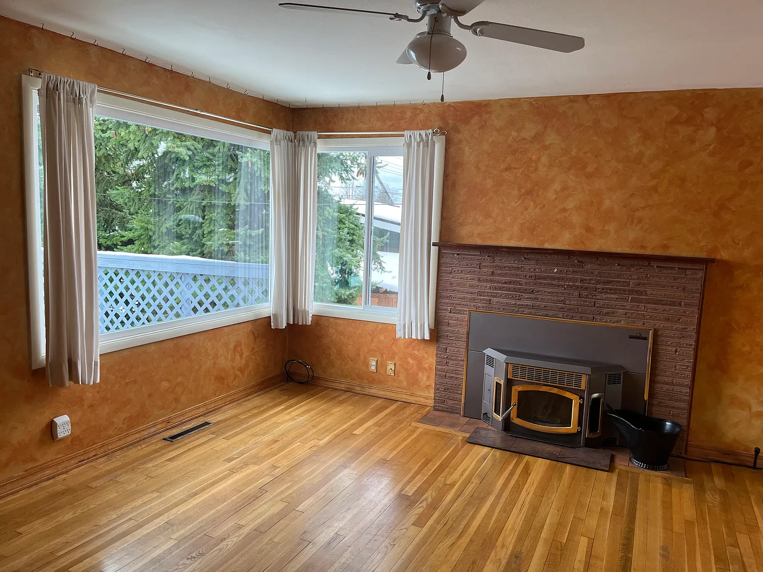 136 E Park Ave — Photo 2