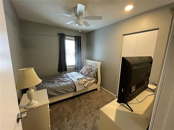 5th image of 1008 NW Kingsridge Dr