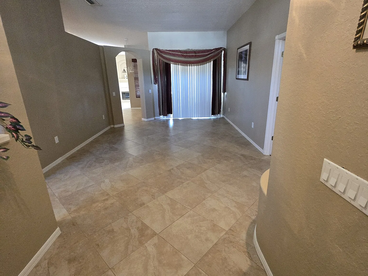 4 bed, 2330 sqft, $2,800 — Photo 4