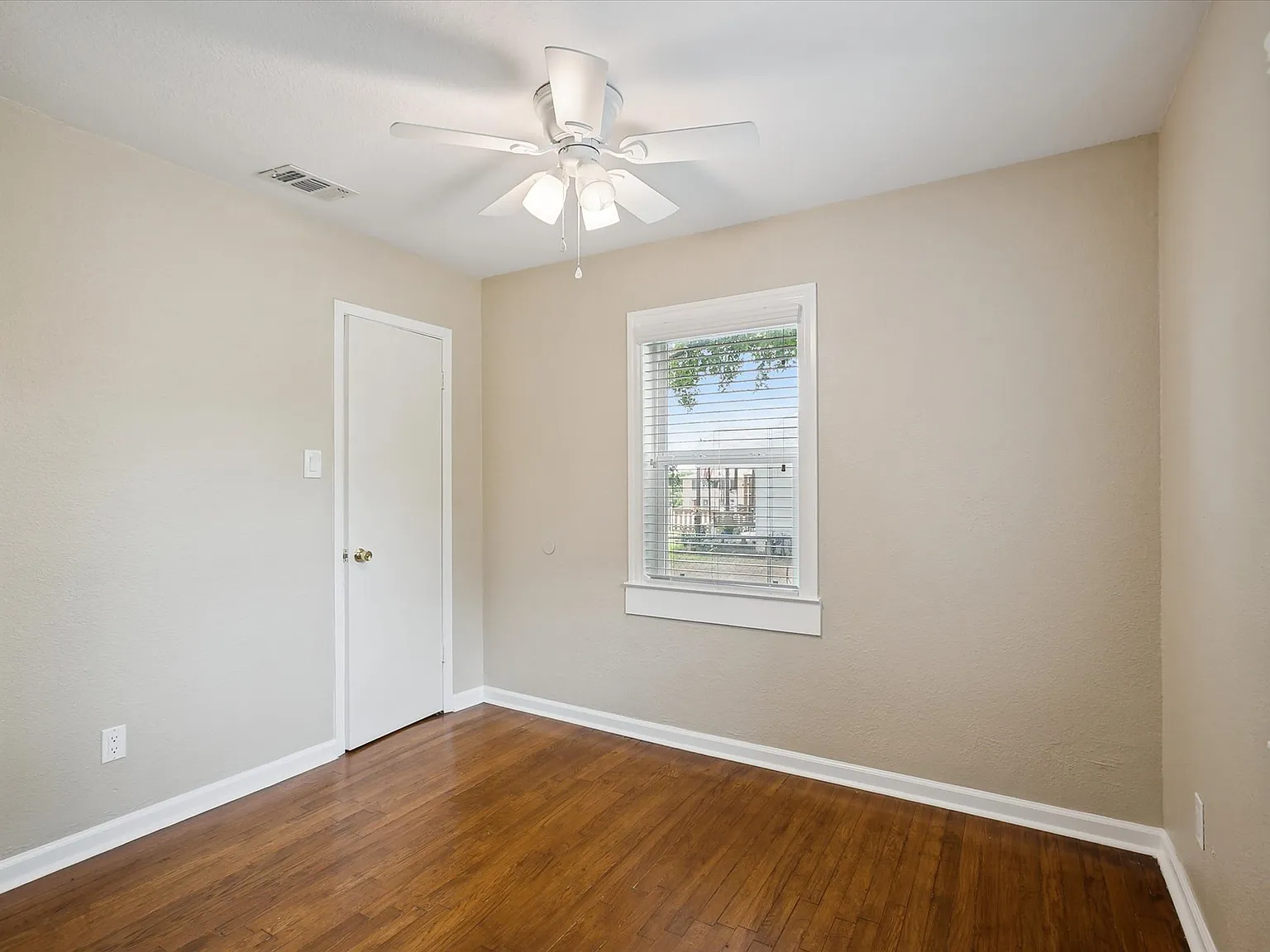 2 bed, 720 sqft, $1,500 — Photo 4