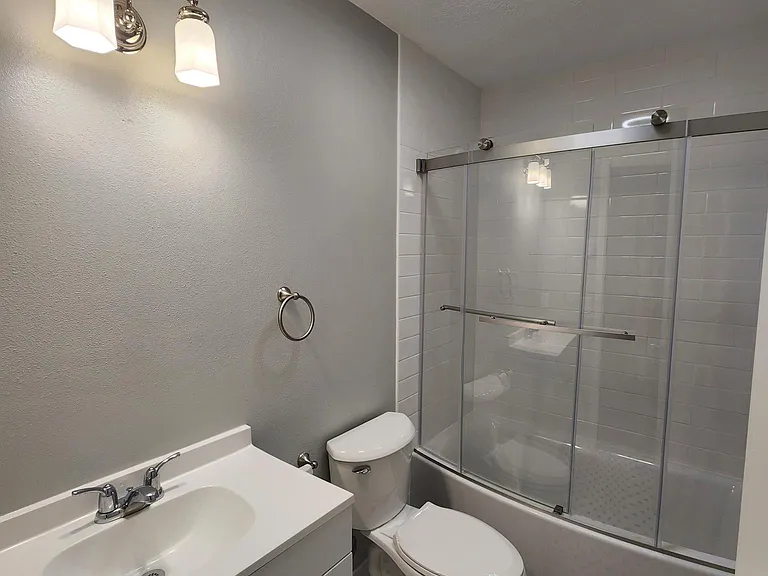 20 W Koch St — Photo 10