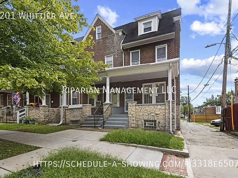 2201 Whittier Ave — Photo 1