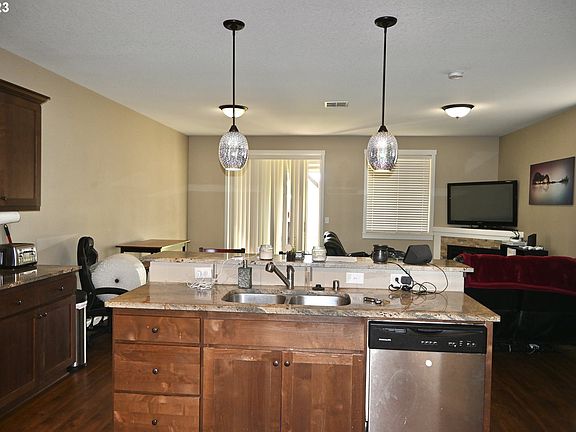 5th image of 4210 NE 34th Way