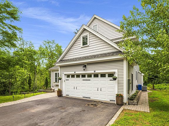 4th image of 42 Stocklan Circle