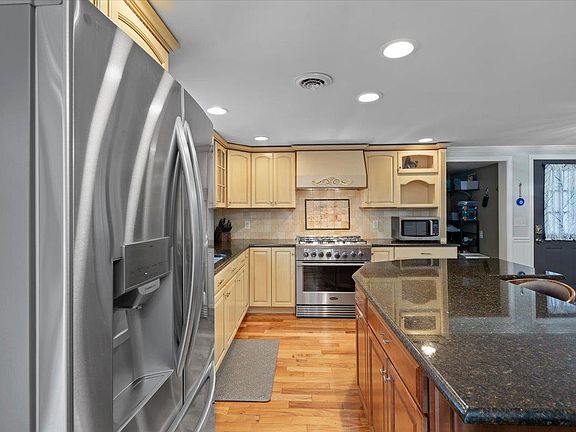 3rd image of 5 Mason Drive