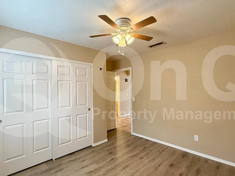 2239 E Morrow Dr — Photo 8