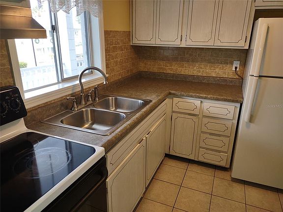 3rd image of 1566 Pleasant Rd #J24