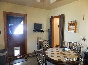 EAT IN KITCHEN VIEW 2