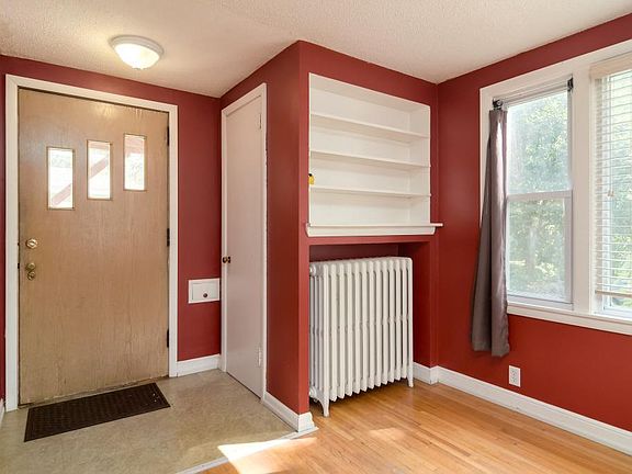 3rd image of 2334 Arthur St NE