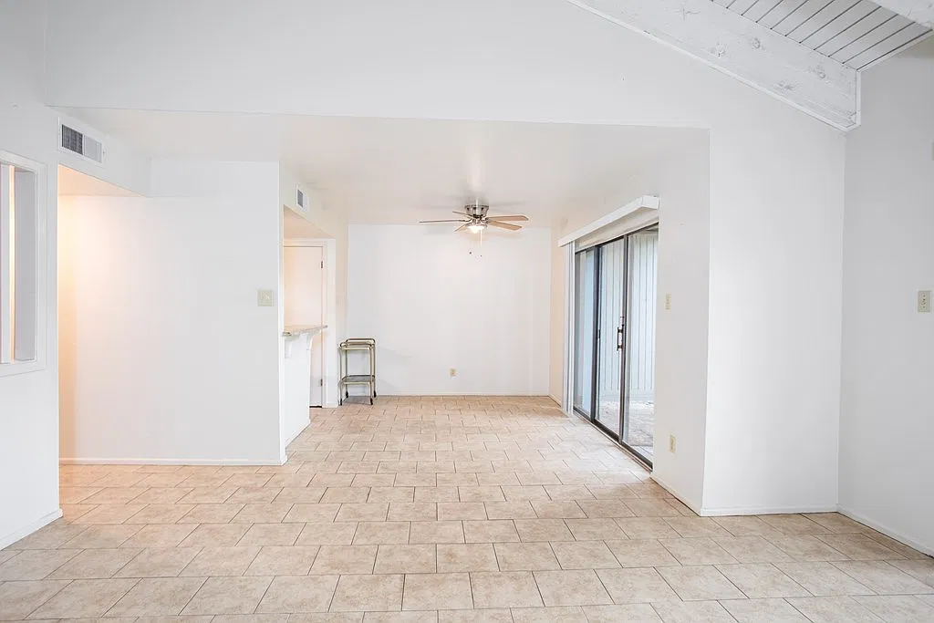 2 bed, 2.0 bath, 1420 sqft, $1,595 — Photo 3
