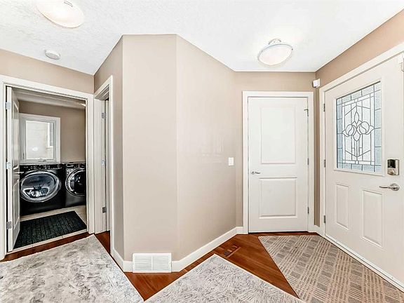 4th image of 273 Everglade Cir SW