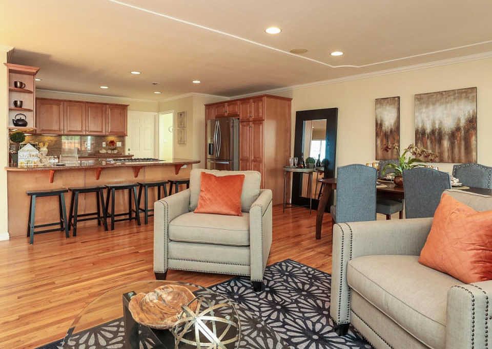1st image of 2560 Nightingale Dr