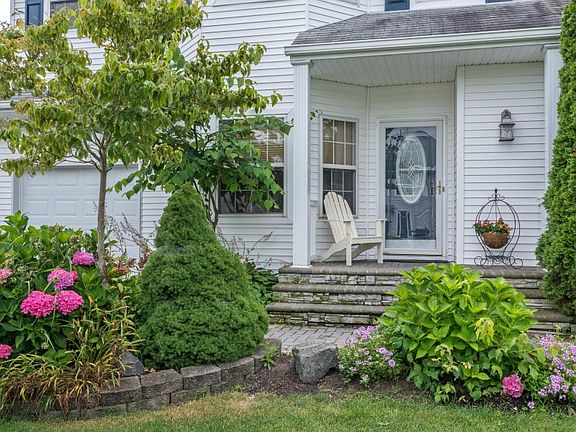2nd image of 14 Lilac Ln