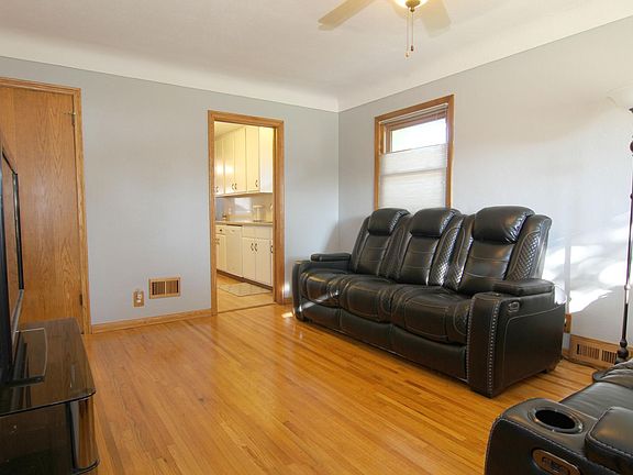 4th image of 812 2nd Ave S