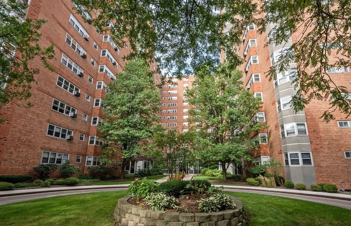 1 bed, 700 sqft, $1,800 — Photo 2