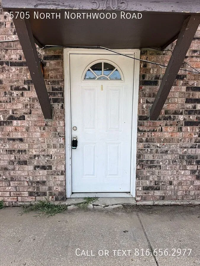 Freshly Updated 2BR/1BA Apartment in Northland KC Available Now! — Photo 1