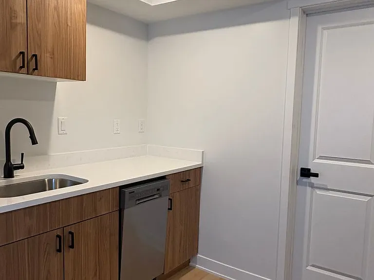 511 W Charles St — Photo 7