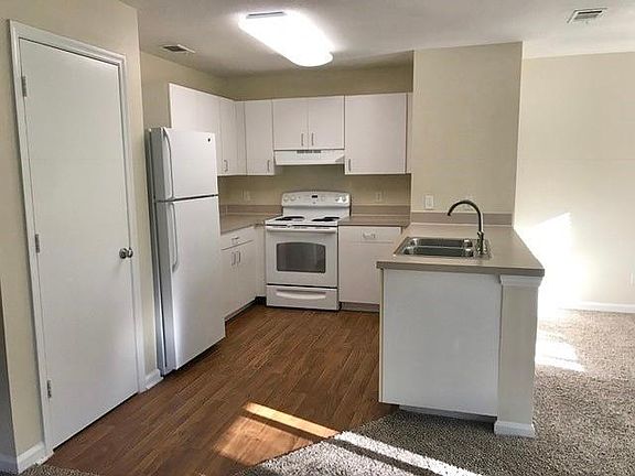 3rd image of 136 Marsh Point Dr