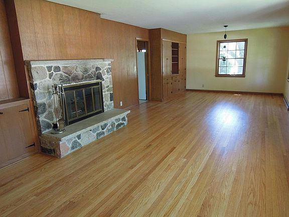2nd image of 7390 N Longview Ave