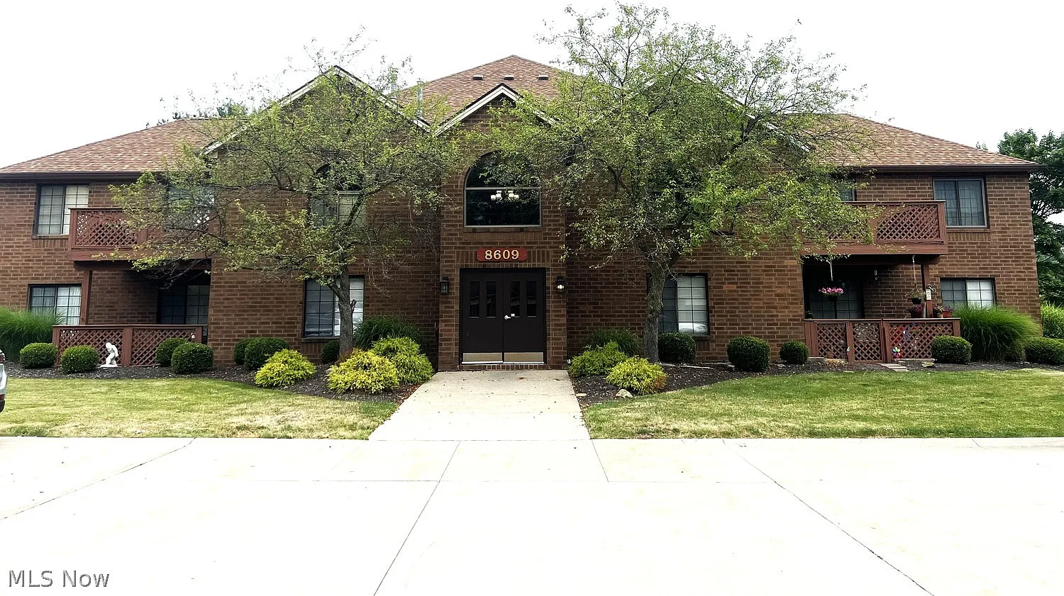 2 bed, 2.0 bath, 1192 sqft, $2,000 — Photo 1