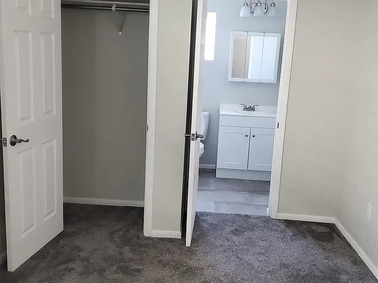 904 Coal Ave SW — Photo 17