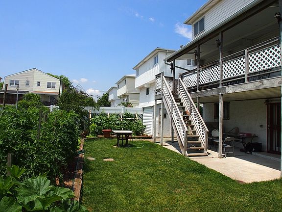 3rd image of 394 Dongan Hills Ave