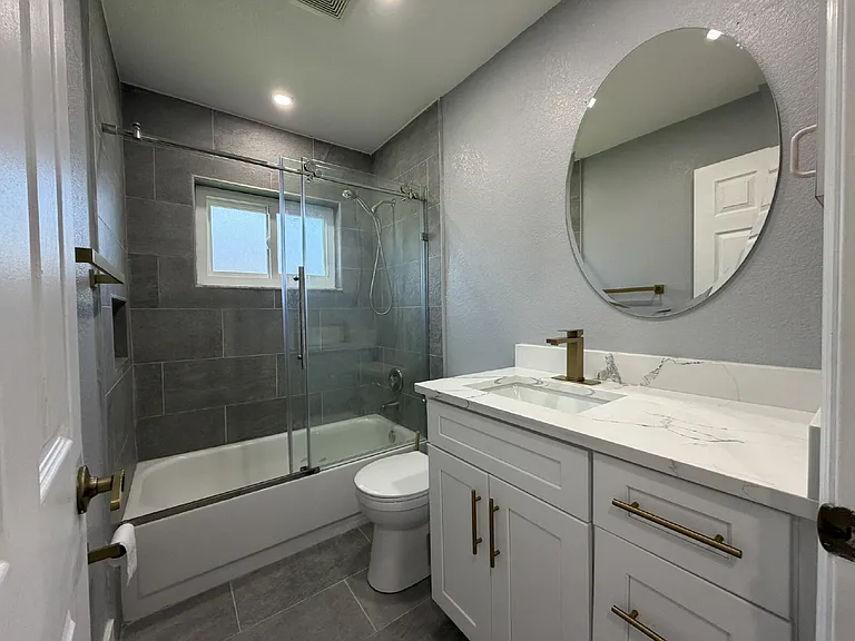 323 Aurora St NW — Photo 23